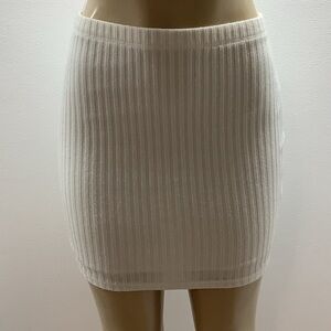 GoodTime USA Size Large Elegant cream Color Ribbed Lined Skirt. Preloved